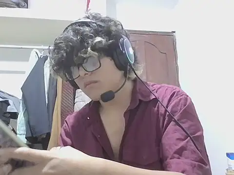 Snapshot of layom_21 chatting on June 27, 2026, 7:02 am layom 21 online show from June 27, 2026, 7:02 am