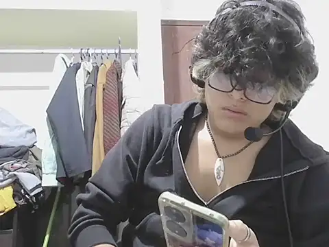 Snapshot of layom_21 chatting on July 1, 2026, 4:03 am layom 21 online show from July 1, 2026, 4:03 am