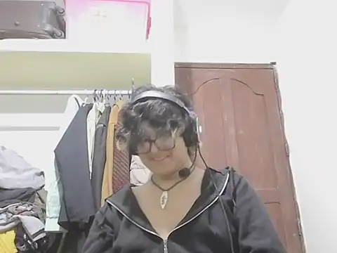 Snapshot of layom_21 chatting on July 4, 2026, 8:09 am layom 21 online show from July 4, 2026, 8:09 am