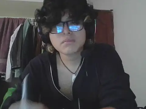 Snapshot of layom_21 chatting on August 3, 2026, 3:16 pm layom 21 online show from August 3, 2026, 3:16 pm