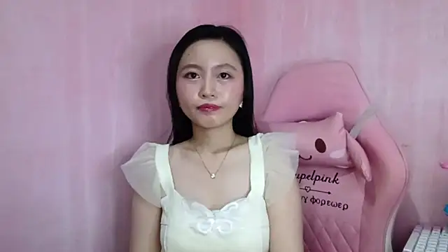 Snapshot of EileneThreet chatting on June 9, 2026, 8:04 am EileneThreet online show from June 9, 2026, 8:04 am