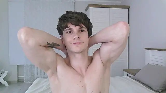 Snapshot of Eric_Crush chatting on June 4, 2026, 4:18 am Eric Crush online show from June 4, 2026, 4:18 am
