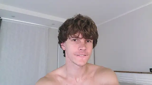 Snapshot of Eric_Crush chatting on July 8, 2026, 4:28 am Eric Crush online show from July 8, 2026, 4:28 am