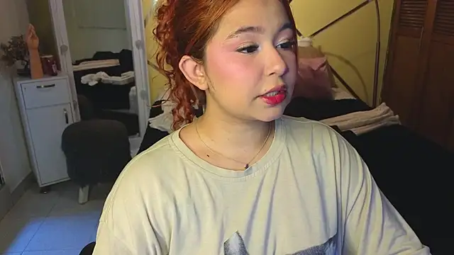 Snapshot of attenea_cutte chatting on June 13, 2026, 1:31 pm attenea cutte online show from June 13, 2026, 1:31 pm