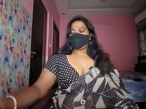Snapshot of Meenakshy chatting on June 6, 2026, 5:01 am Meenakshy online show from June 6, 2026, 5:01 am