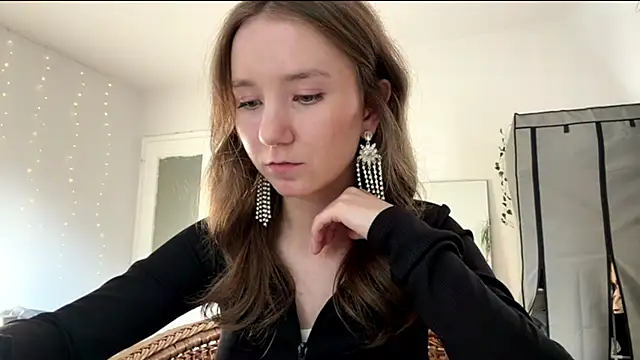 Snapshot of smalllisa chatting on June 12, 2026, 6:07 pm smalllisa online show from June 12, 2026, 6:07 pm