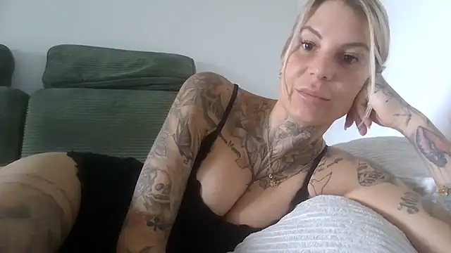 Snapshot of Sierablum chatting on July 6, 2026, 8:11 am Sierablum online show from July 6, 2026, 8:11 am