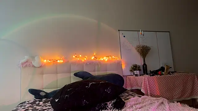 sexy cute18 online show from July 6, 2026, 1:35 am