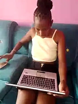 Snapshot of Roseberry23 chatting on June 5, 2026, 6:31 am Roseberry23 online show from June 5, 2026, 6:31 am