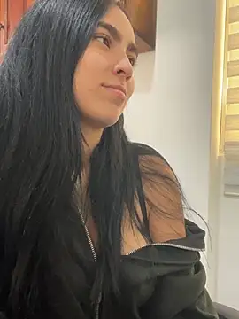 Snapshot of Sara_fernandez- chatting on July 7, 2026, 2:10 pm Sara fernandez- online show from July 7, 2026, 2:10 pm