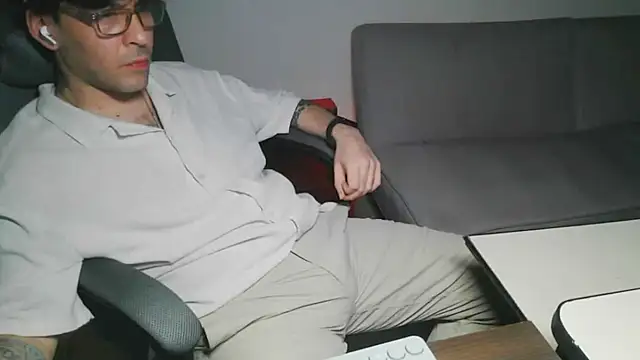 Snapshot of Luca-ItaloArgen chatting on June 9, 2026, 5:08 am Luca-ItaloArgen online show from June 9, 2026, 5:08 am