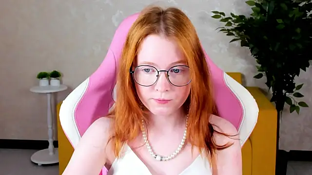 Snapshot of ari-kittyy chatting on June 16, 2026, 4:04 am ari-kittyy online show from June 16, 2026, 4:04 am