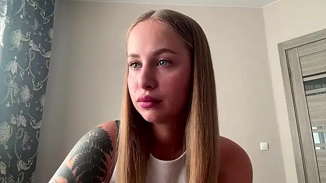 Snapshot of AliceIris chatting on June 11, 2026, 12:14 pm AliceIris online show from June 11, 2026, 12:14 pm