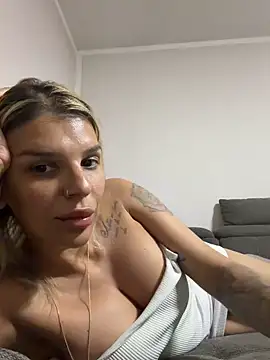 AylineRose online show from June 7, 2026, 8:23 pm
