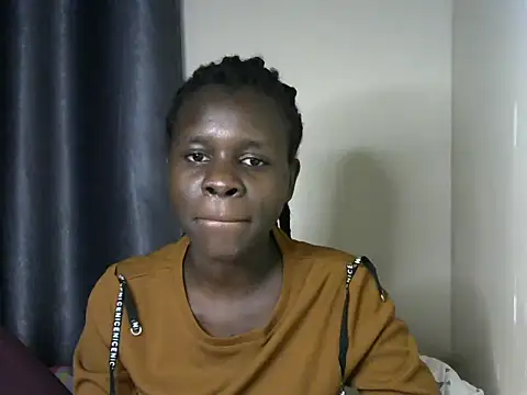 Snapshot of queen_lola1 chatting on July 6, 2026, 3:47 am queen lola1 online show from July 6, 2026, 3:47 am