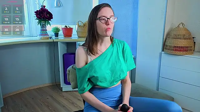 EstelaWeninger online show from July 24, 2026, 4:10 am