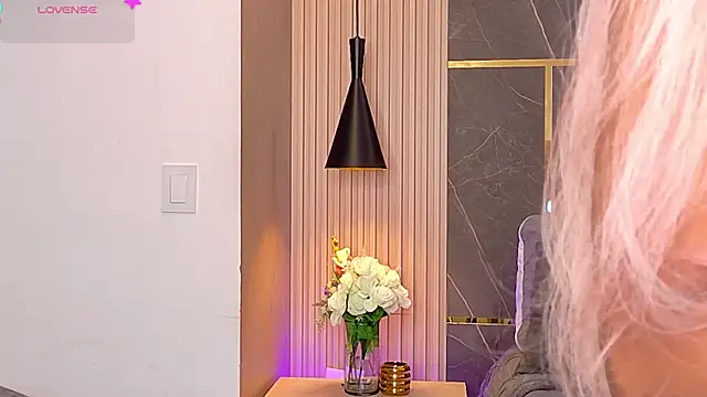 Snapshot of Charlotte-Brandt chatting on June 12, 2026, 3:49 am Charlotte-Brandt online show from June 12, 2026, 3:49 am