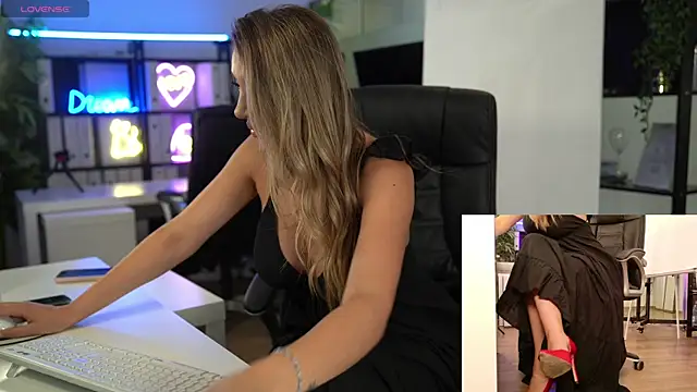 Snapshot of BabesGoWild chatting on June 18, 2026, 4:57 am BabesGoWild online show from June 18, 2026, 4:57 am