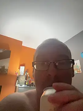 Snapshot of Palered chatting on July 11, 2026, 1:52 am Palered online show from July 11, 2026, 1:52 am
