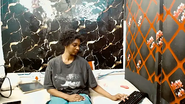 Snapshot of Caramelminxx_ chatting on July 7, 2026, 7:45 am Caramelminxx online show from July 7, 2026, 7:45 am