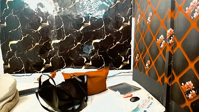 Snapshot of Caramelminxx_ chatting on July 9, 2026, 7:56 am Caramelminxx online show from July 9, 2026, 7:56 am
