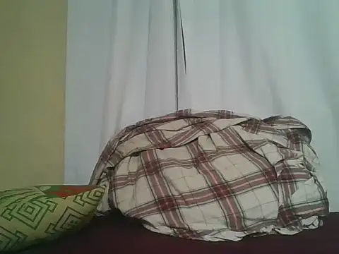 Snapshot of Yours_Ramona chatting on July 17, 2026, 6:46 pm Yours Ramona online show from July 17, 2026, 6:46 pm
