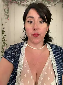 juliee1979 online show from July 9, 2026, 5:39 pm