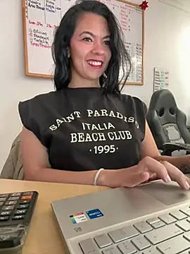 Snapshot of vanellopeFoxx chatting on July 14, 2026, 4:34 pm vanellopeFoxx online show from July 14, 2026, 4:34 pm