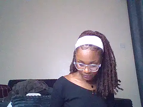 Snapshot of Lill_Miss chatting on July 10, 2026, 8:22 pm Lill Miss online show from July 10, 2026, 8:22 pm