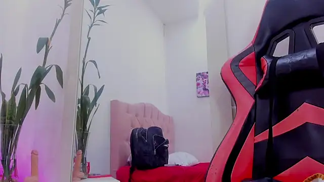 Snapshot of _saray_rose chatting on June 8, 2026, 1:44 pm saray rose online show from June 8, 2026, 1:44 pm
