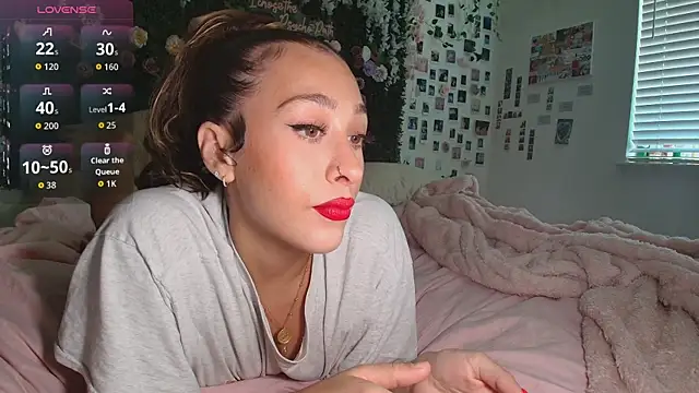 Snapshot of LyraCovee chatting on June 27, 2026, 12:37 am LyraCovee online show from June 27, 2026, 12:37 am