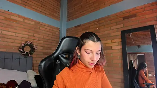 Snapshot of Emma_belley chatting on June 13, 2026, 7:12 pm Emma belley online show from June 13, 2026, 7:12 pm