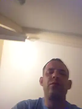 Snapshot of SingingTrunks chatting on July 17, 2026, 11:53 pm SingingTrunks online show from July 17, 2026, 11:53 pm