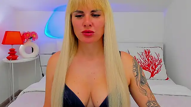 Snapshot of LilyDav chatting on June 18, 2026, 5:19 am LilyDav online show from June 18, 2026, 5:19 am