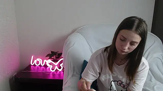 Snapshot of EmmaLoran chatting on June 20, 2026, 9:23 am EmmaLoran online show from June 20, 2026, 9:23 am