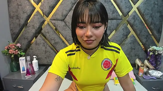 Snapshot of roxane_vega chatting on July 7, 2026, 6:12 pm roxane vega online show from July 7, 2026, 6:12 pm