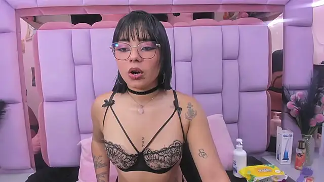 Snapshot of roxane_vega chatting on July 15, 2026, 4:34 pm roxane vega online show from July 15, 2026, 4:34 pm