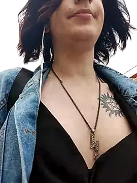 MickeQuinee online show from July 14, 2026, 10:21 am
