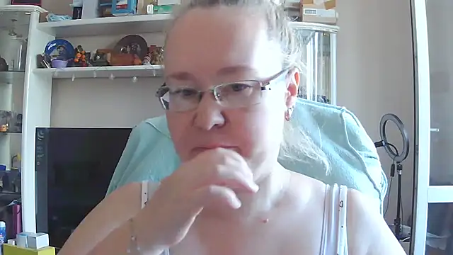 Snapshot of Viola27 chatting on July 3, 2026, 7:48 am Viola27 online show from July 3, 2026, 7:48 am
