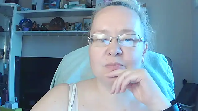 Snapshot of Viola27 chatting on July 9, 2026, 2:32 pm Viola27 online show from July 9, 2026, 2:32 pm