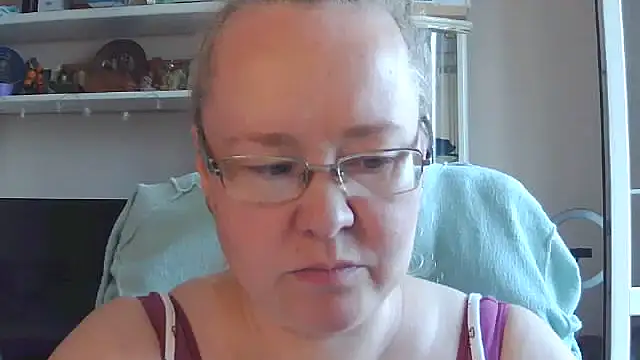Snapshot of Viola27 chatting on July 18, 2026, 6:50 am Viola27 online show from July 18, 2026, 6:50 am