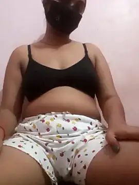 TRISHA0404 online show from June 21, 2026, 9:34 am