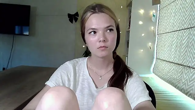 AvrilGillig online show from June 26, 2026, 2:54 pm