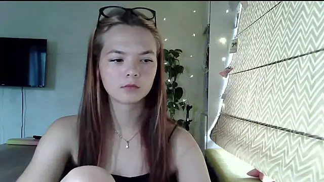 AvrilGillig online show from July 13, 2026, 9:23 am