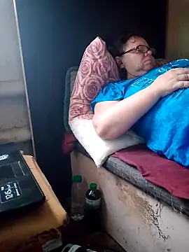 Snapshot of oksana72 chatting on October 2, 2025, 9:38 am oksana72 online show from October 2, 2025, 9:38 am