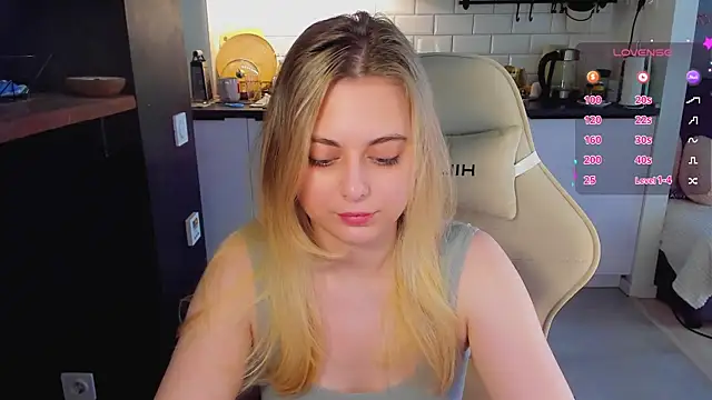 blonde kellyy online show from June 23, 2026, 3:37 am