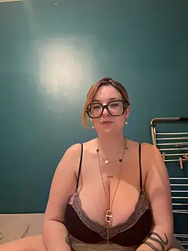 Snapshot of alexia_tacrush chatting on June 25, 2026, 8:35 pm alexia tacrush online show from June 25, 2026, 8:35 pm