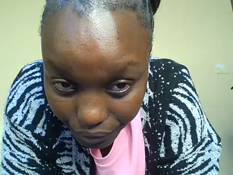 Snapshot of Legit_Queenn chatting on July 15, 2026, 2:00 pm Legit Queenn online show from July 15, 2026, 2:00 pm