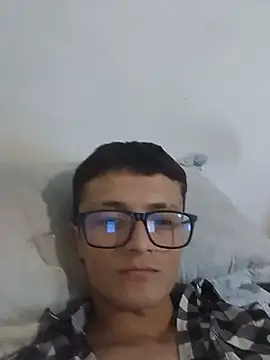 Snapshot of Davitfitnosuke chatting on June 8, 2026, 6:52 pm Davitfitnosuke online show from June 8, 2026, 6:52 pm