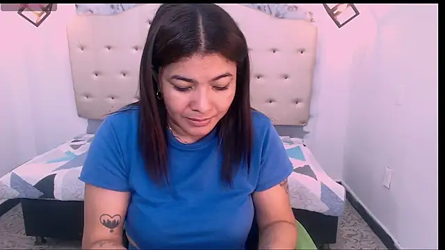 Snapshot of brenda-hot21 chatting on June 15, 2026, 12:02 am brenda-hot21 online show from June 15, 2026, 12:02 am